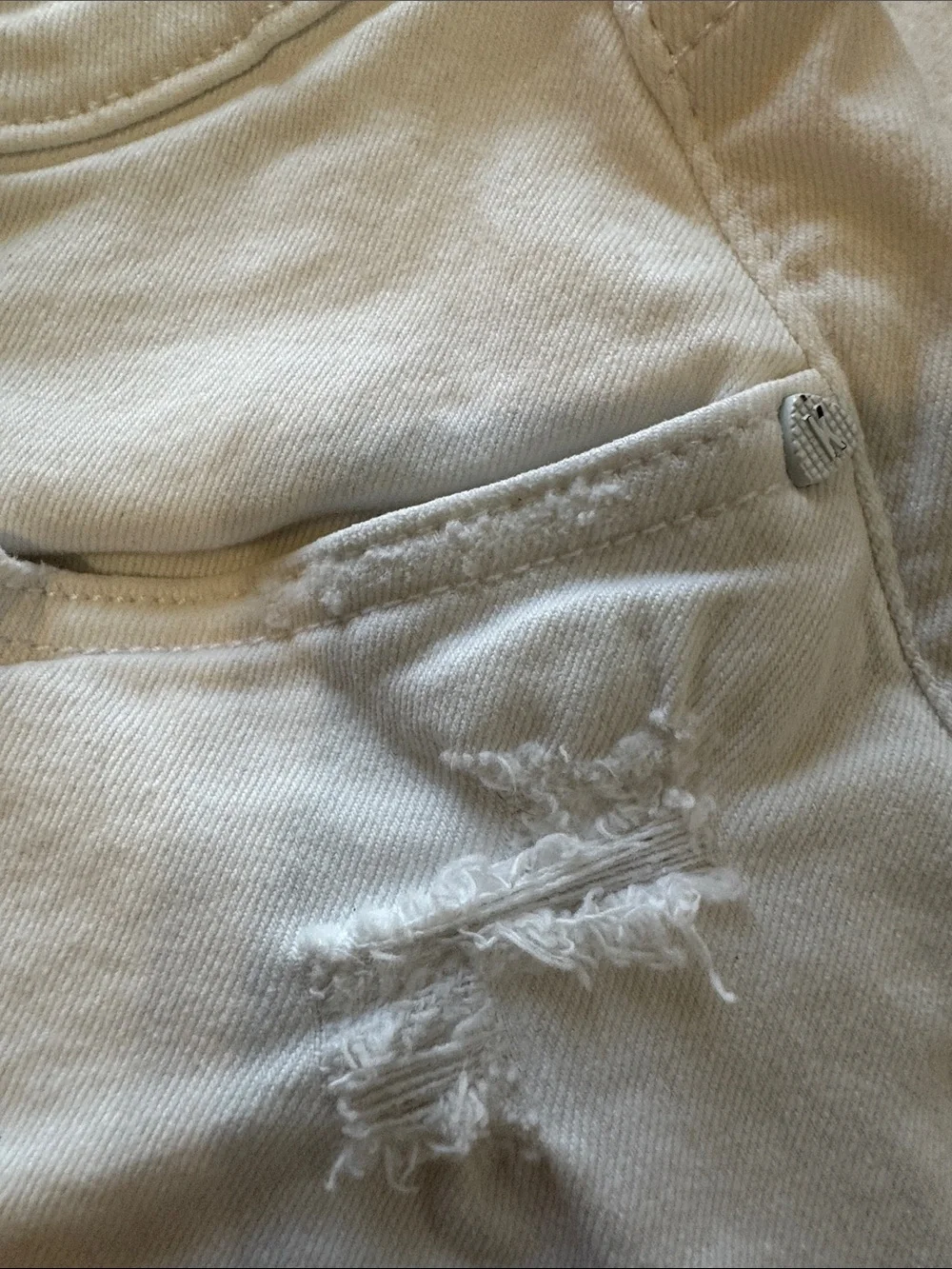 KUT from the Kloth Jane White Distressed Denim Long Shorts Size 4 Frayed Hem